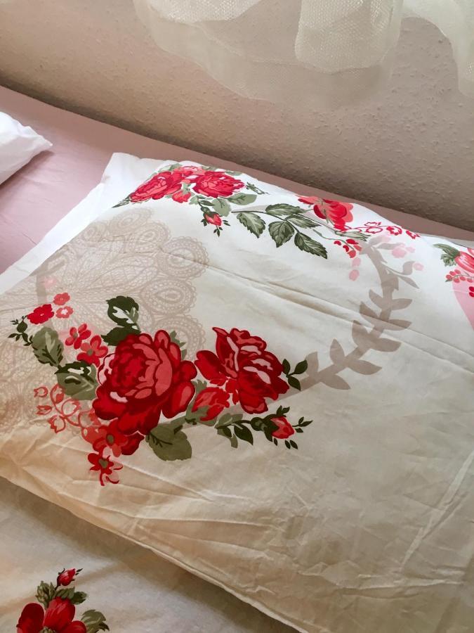 Romantic Two Bedroom Apartments In The Hills Of Budapest With Private Parking エクステリア 写真
