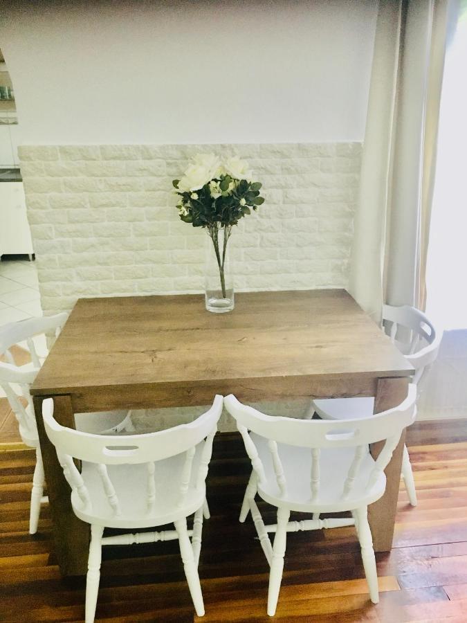 Romantic Two Bedroom Apartments In The Hills Of Budapest With Private Parking エクステリア 写真