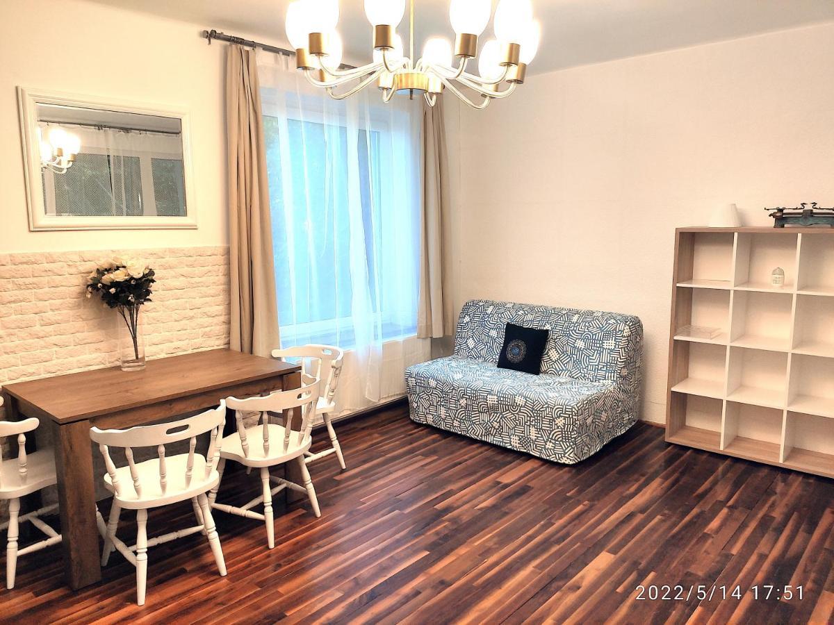 Romantic Two Bedroom Apartments In The Hills Of Budapest With Private Parking エクステリア 写真