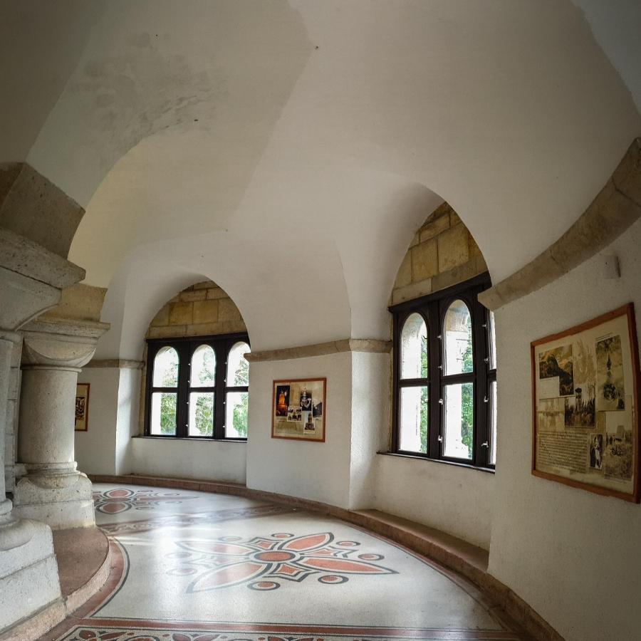 Romantic Two Bedroom Apartments In The Hills Of Budapest With Private Parking エクステリア 写真
