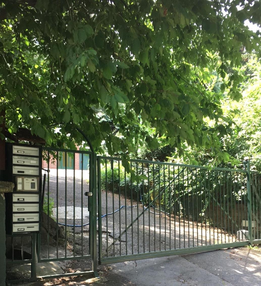Romantic Two Bedroom Apartments In The Hills Of Budapest With Private Parking エクステリア 写真