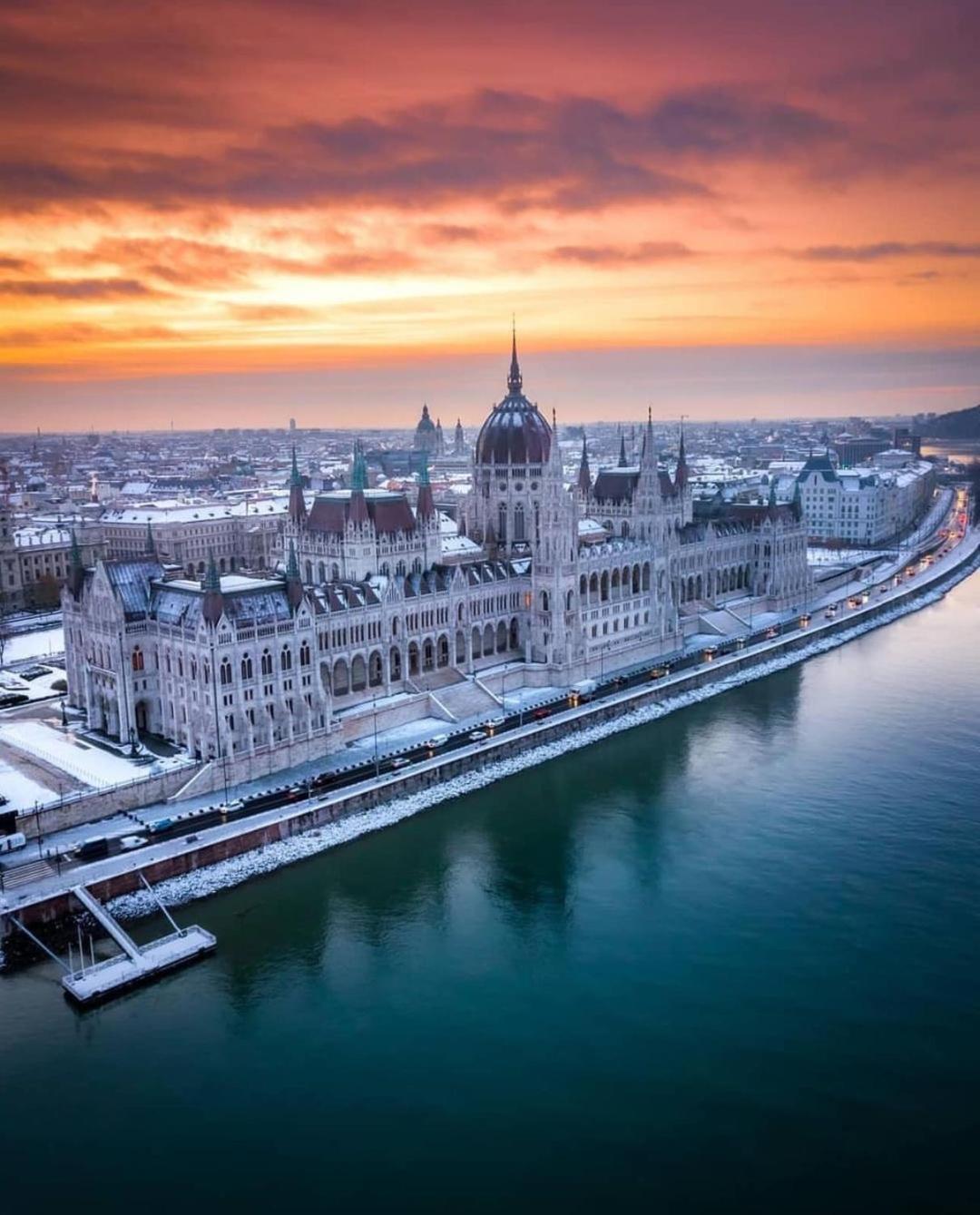 Romantic Two Bedroom Apartments In The Hills Of Budapest With Private Parking エクステリア 写真
